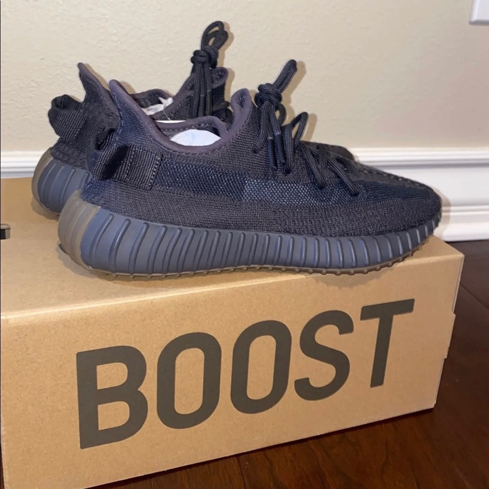 SOLD !! Yeezy Boost Cinder Size 9